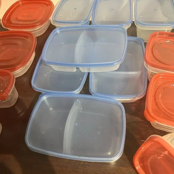 Lot of Plastic Food Containers - Picture 3 of 5